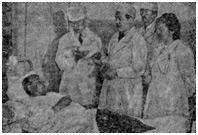 Врачебный обход. В центре член-корр. АМН СССР, академик АН Кирг. ССР М. М. Миррахимов.